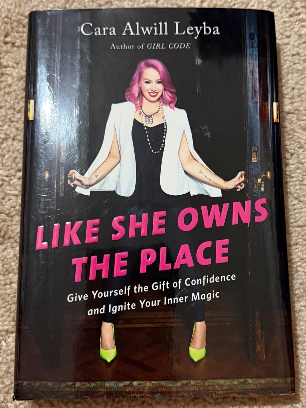 NWT. “Like She Owns The Place” - Hardcover